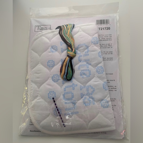 TOBIN-Baby: Stamped Cross Stitch Bib Pair. DIY. - Picture 6 of 7